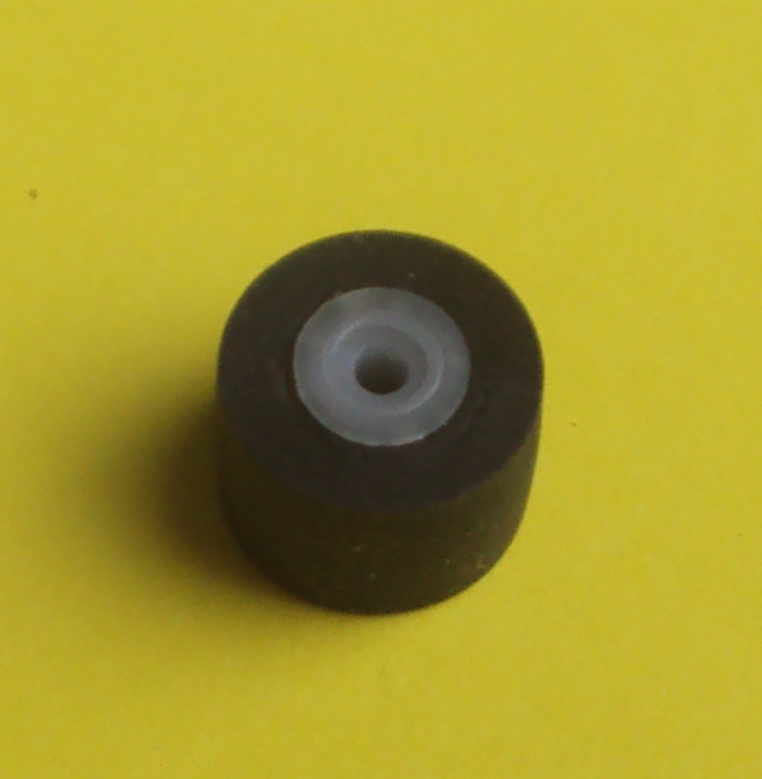 Фото 2. Прижимной резиновый ролик 9, 5 х 6, 5 х 1, 5 х 7 д кассетного магнитофона