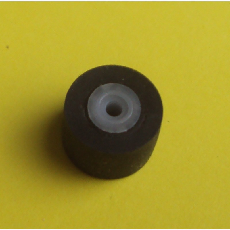 Фото 3. Прижимной резиновый ролик 9, 5 х 6, 5 х 1, 5 х 7 д кассетного магнитофона