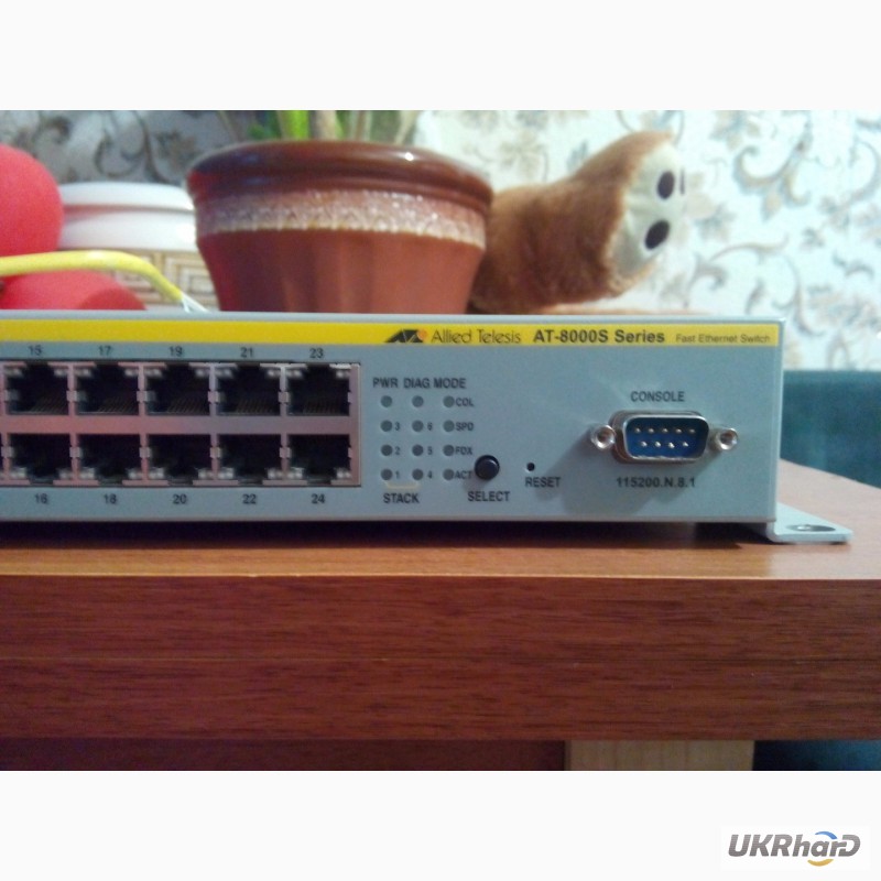 Фото 3. Коммутатор (switch) Allied Telesis AT-8000S 24-ports 10/100Mbit