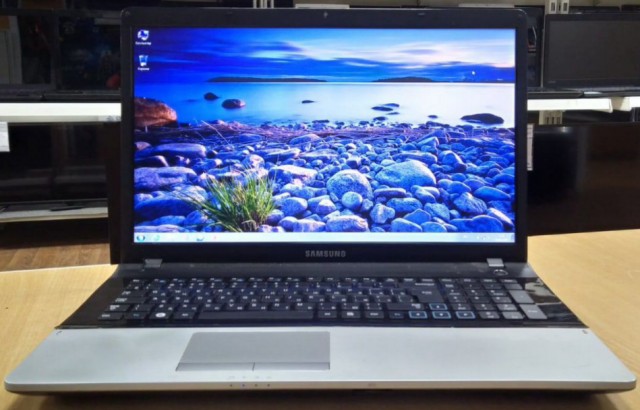 Большой игровой ноутбук Samsung NP300E7A (core i5, 8 гиг)