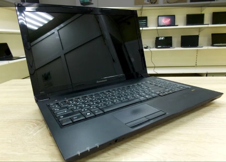 Надежный Core I5 4Гига ноутбук Lenovo G560