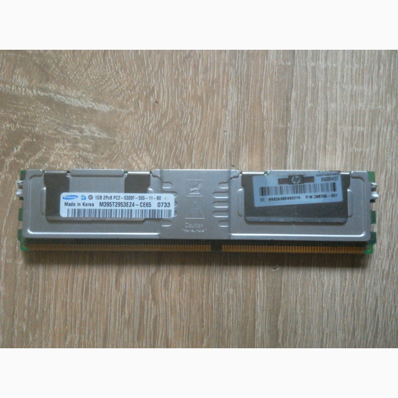Фото 3. Серверная память DDR2 и DDR3
