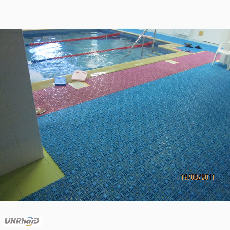 Фото 3. Модульное напольное антискользящее покрытие для бассейнов