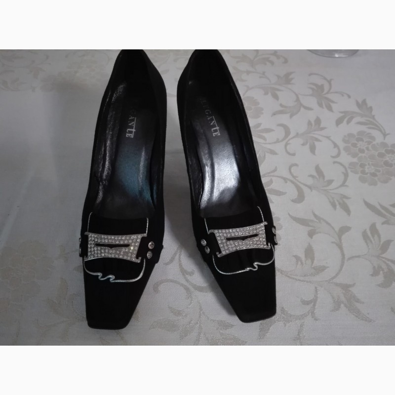 Фото 2. Продам не дорого чёрные замшевые туфли Elegante
