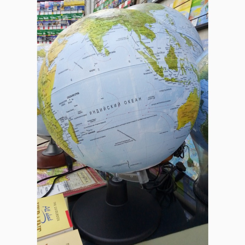 Фото 5. Рельефный глобус с подсветкой с двойной картой Альто