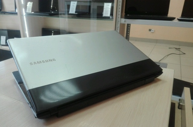 Фото 3. Игровой ноутбук Samsung NP300E7Z.(Танки, Дота идут легко!)