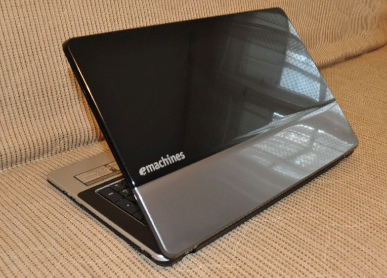 Фото 4. Игровой, как новый ноутбук eMashines G640G с экраном 17, 3