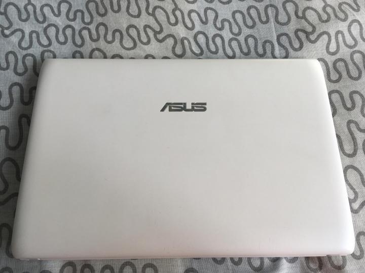 Фото 3. Быстрый и белоснежный нетбук Asus Eee PC 1025C 10.1