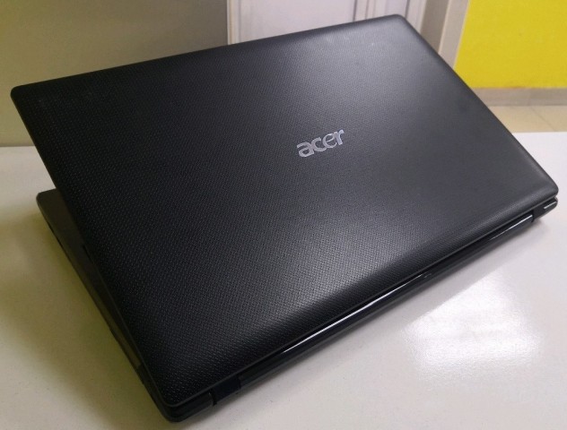 Фото 2. Ноутбук Acer Aspire 5560 (4 ядра, 4 гига, тянет танки)