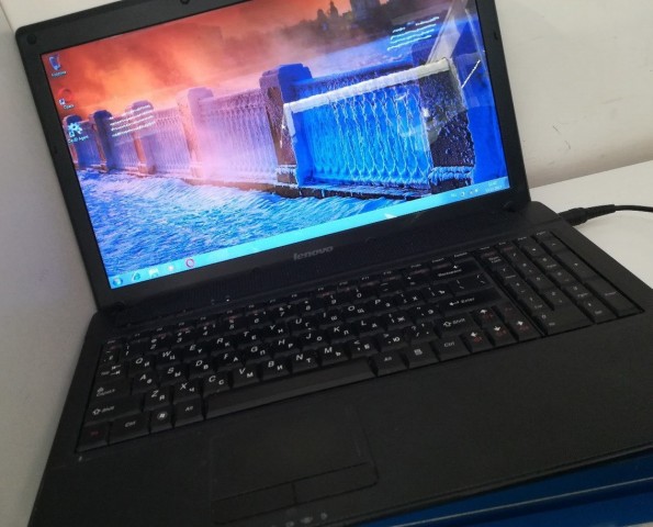 Надежный ноутбук Lenovo G560 (core i5, 4 гига)