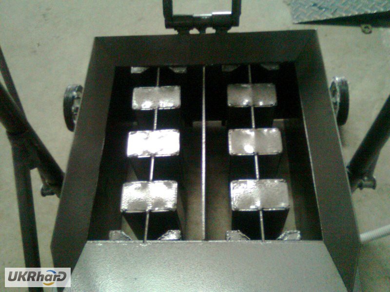 Фото 2. Вибростанок для производства шлакоблоков (строительных блоков) «НВС-2»