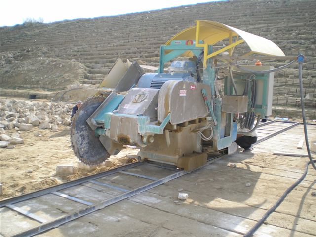 Фото 3. Stone processing equipment