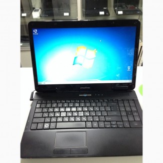 Красивый ноутбук eMachines E525 в ухоженном состоянии