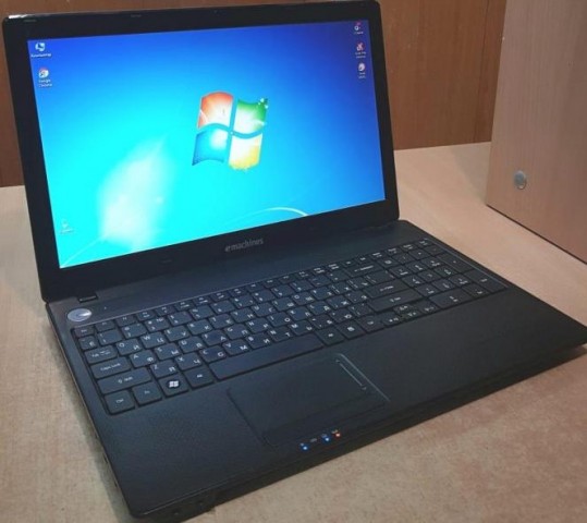 Игровой ноутбук eMaсhines E732ZG (core i3, 4 гига)