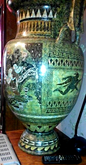 Фото 7. Большая ваза с крышкой 1 м. 14 см, и ваза 1м.45см. Гончарная работа(глина).За две вазы