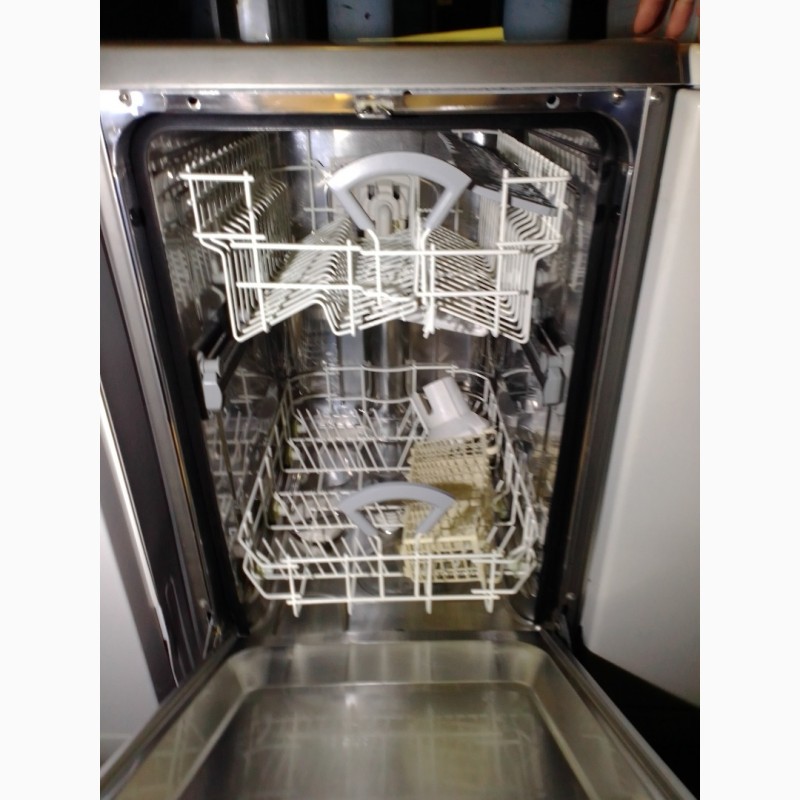 Фото 2. Посудомоечная машина Hotpoint-Ariston LL42
