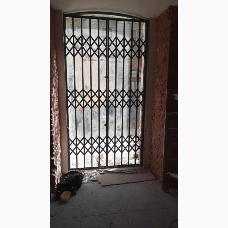 Фото 5. Раздвижные решетки металлические на окна двери, витрины. Производство установка по Укрaине