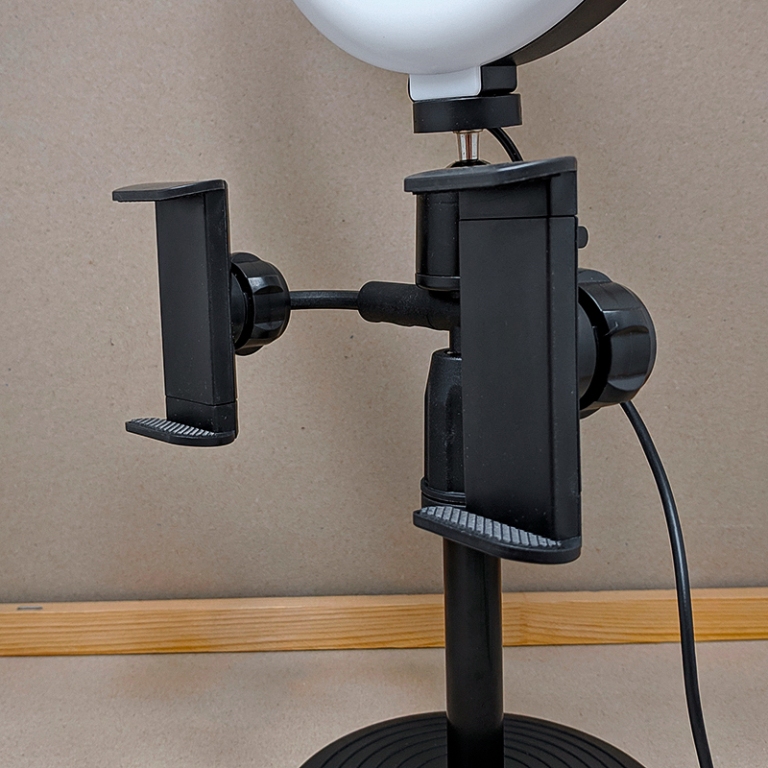 Фото 3. Кольцевая лампа настольная 16 см с двумя держателями для телефона Phone Live Fill Light