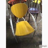 Продам желтые деревянные стулья бу для кафе