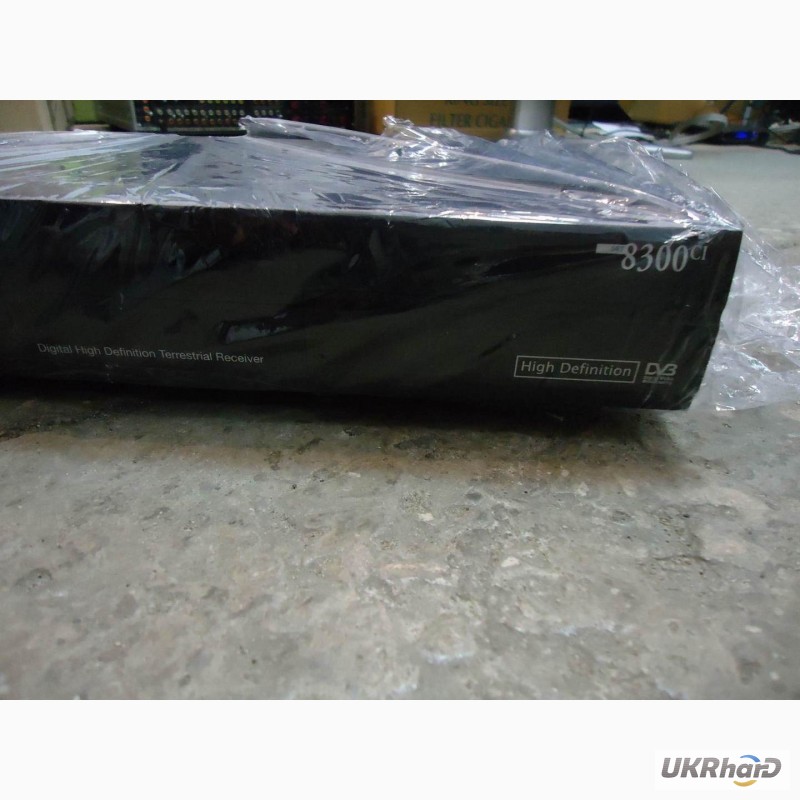 Фото 2. Цифровой эфирный ресивер STRONG SRT 8300 CI HDTV