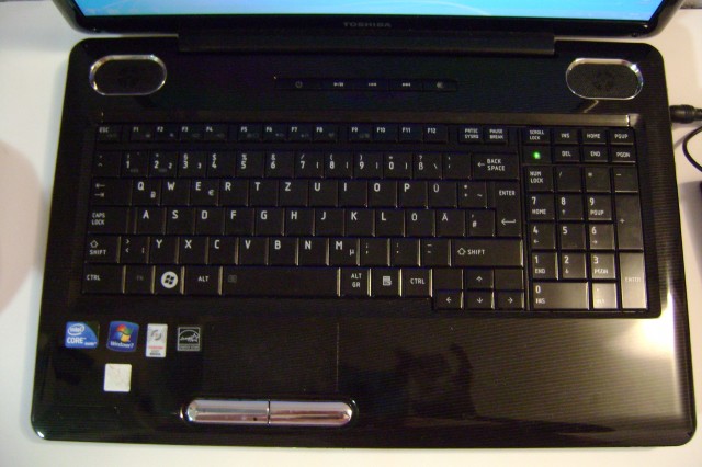 Фото 2. Большой игровой ноутбук Toshiba Satellite L555 (core i5, 8 гиг, как новый)