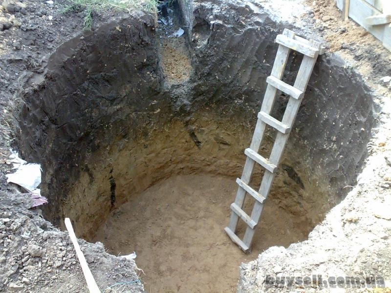 Фото 8. Копаем сливные ямы-канализационные септики, приямки для скважин под