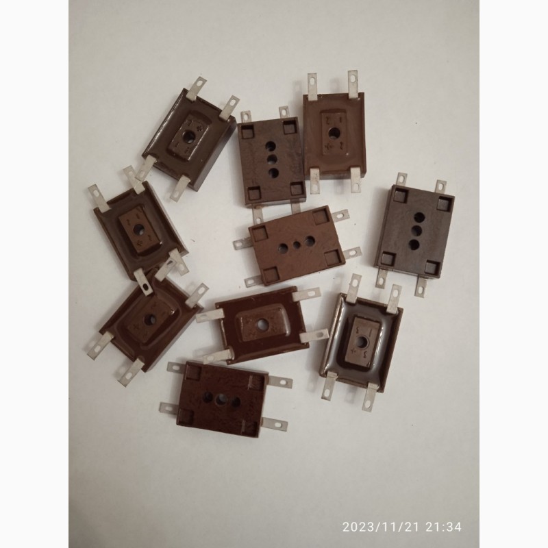 Фото 5. Радіодеталі транзистори, діоди, стабілітрони
