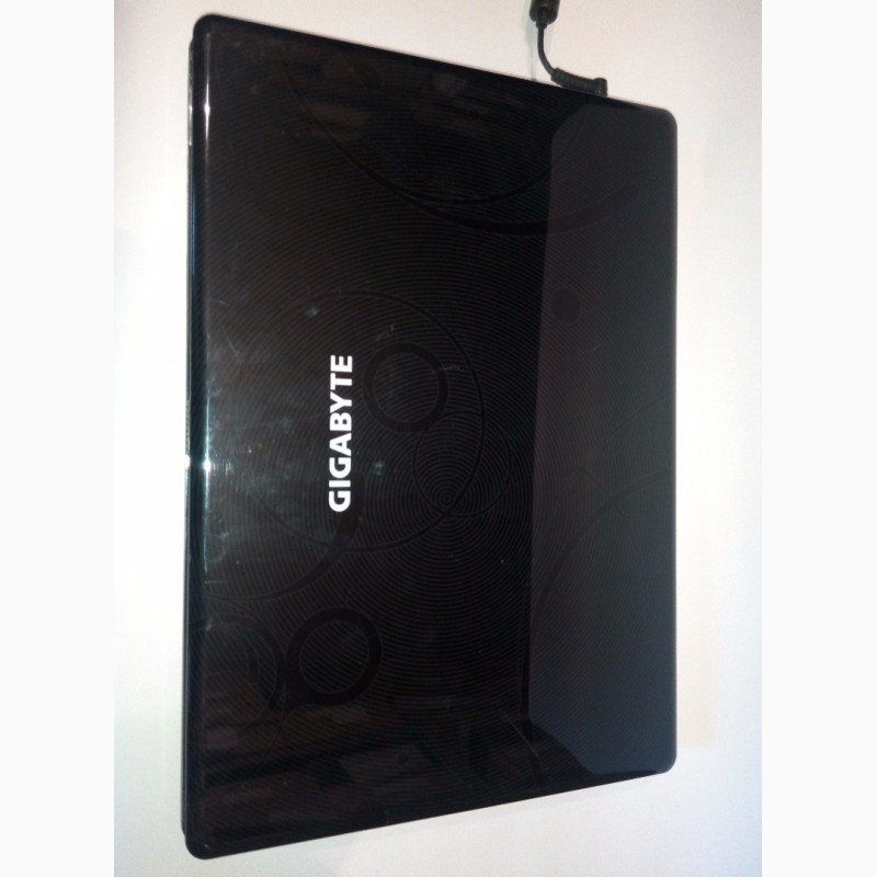 Фото 5. GigaByte E1500 мощный и надежный ноутбук